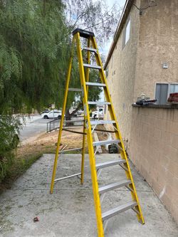 Werner Fiberglass Step Ladder Yellow