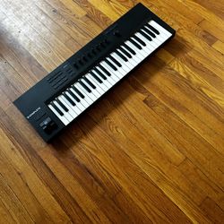 Native Instruments Komplete Kontrol A49 MIDI Keyboard – Great Condition