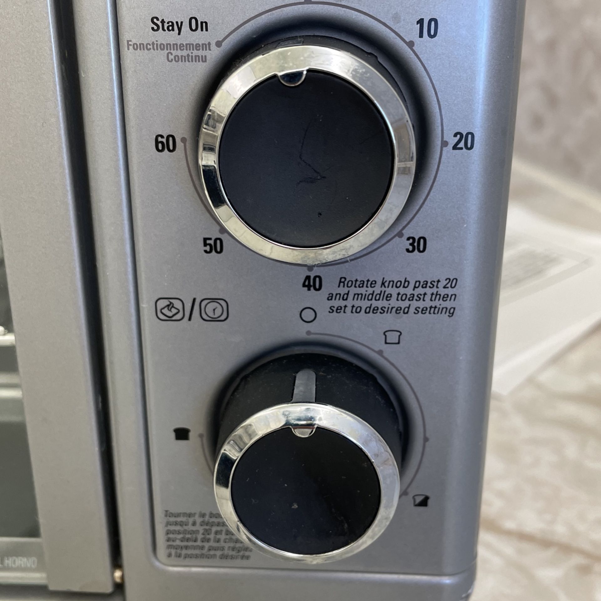 Black and decker. Toaster oven with timer. Bake broil works excellent