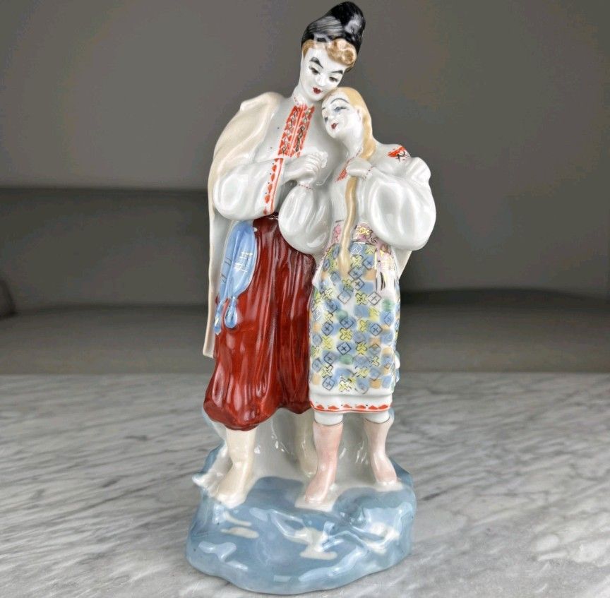 USSR Soviet Vintage POLONNE UKRAINIAN PORCELAIN "MAY NIGHT LOVERS 10 3/4" TALL FIGURINE MINT