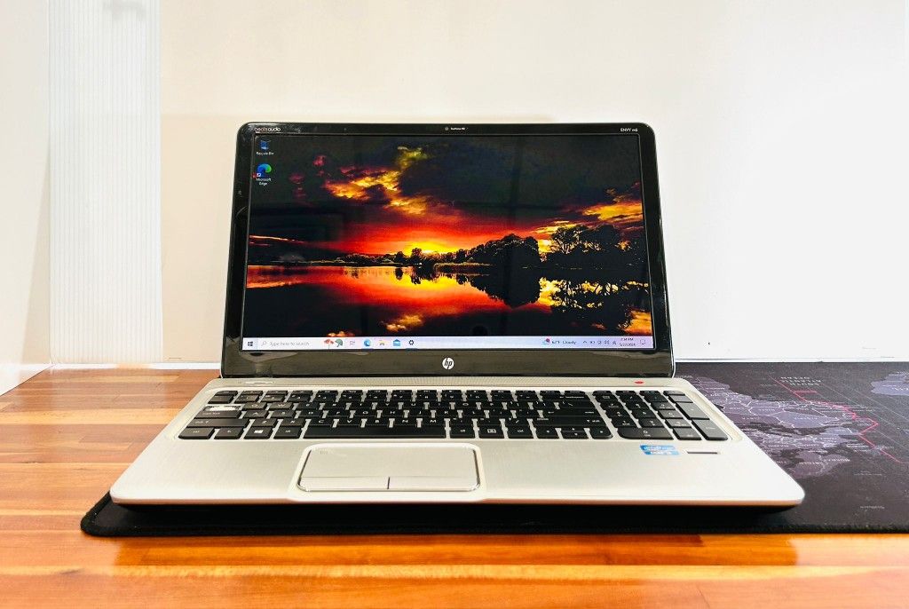 HP 15” ENVY M6 Notebook PC I5//8GB//256GB Windows 10