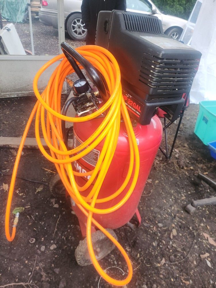 craftsman 22 gallon 130psi air compressor with new accessories and hose