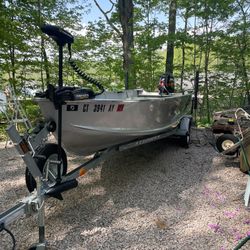 17 Foot Fishing & Pleasure Boat