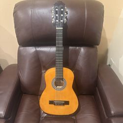 Pre Owned Lucida LG-510 Classic Guitar 1/4 For Kids