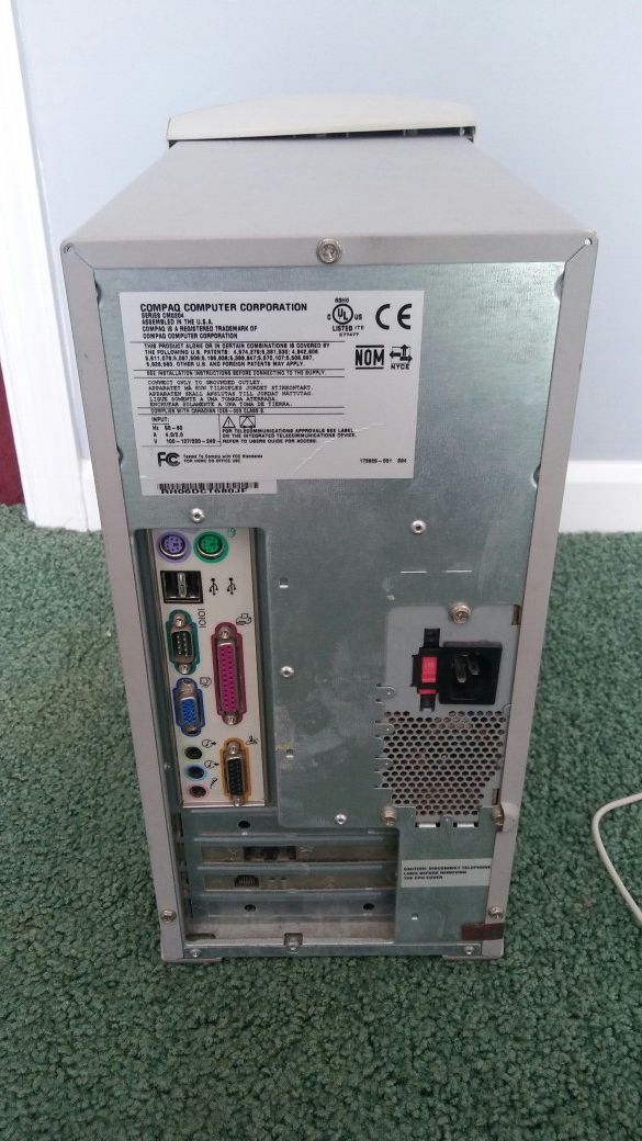 Vintage Compaq Presario 7360 AMD K62 500mhz/8gb Windows 98/CD Burner