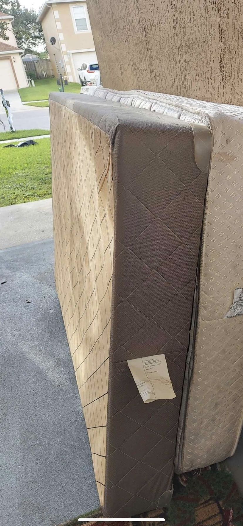 Full mattress and box spring
