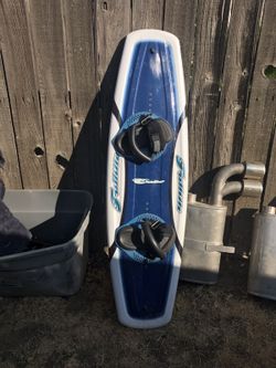 Wake board like new with case