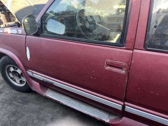 1994 Chevy Pu Left Door. Power Type