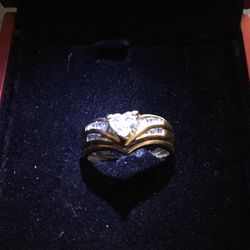 14k Gold  ❤️  Diamonds Ring
