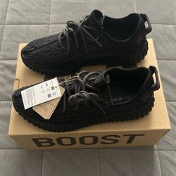 Yeezy 350 Pirate Black 