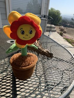 Singing Sunflower Moves & sings You are My Sunshine