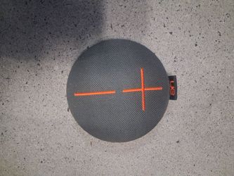 Ue roll bluetooth speaker