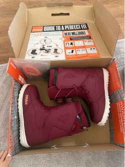 Snowboarding boots