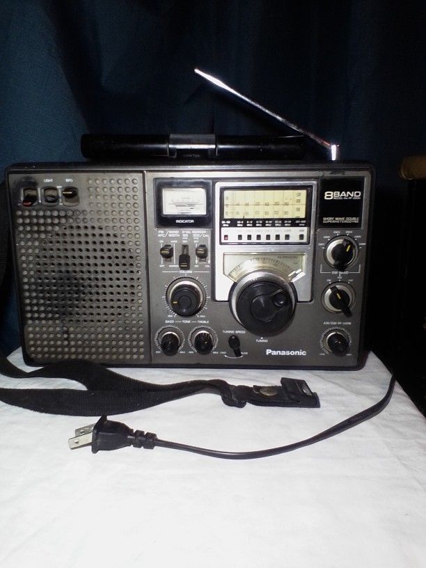 PANASONIC 8 BAND SHORT WAVE RADIO RF-2200 Japan