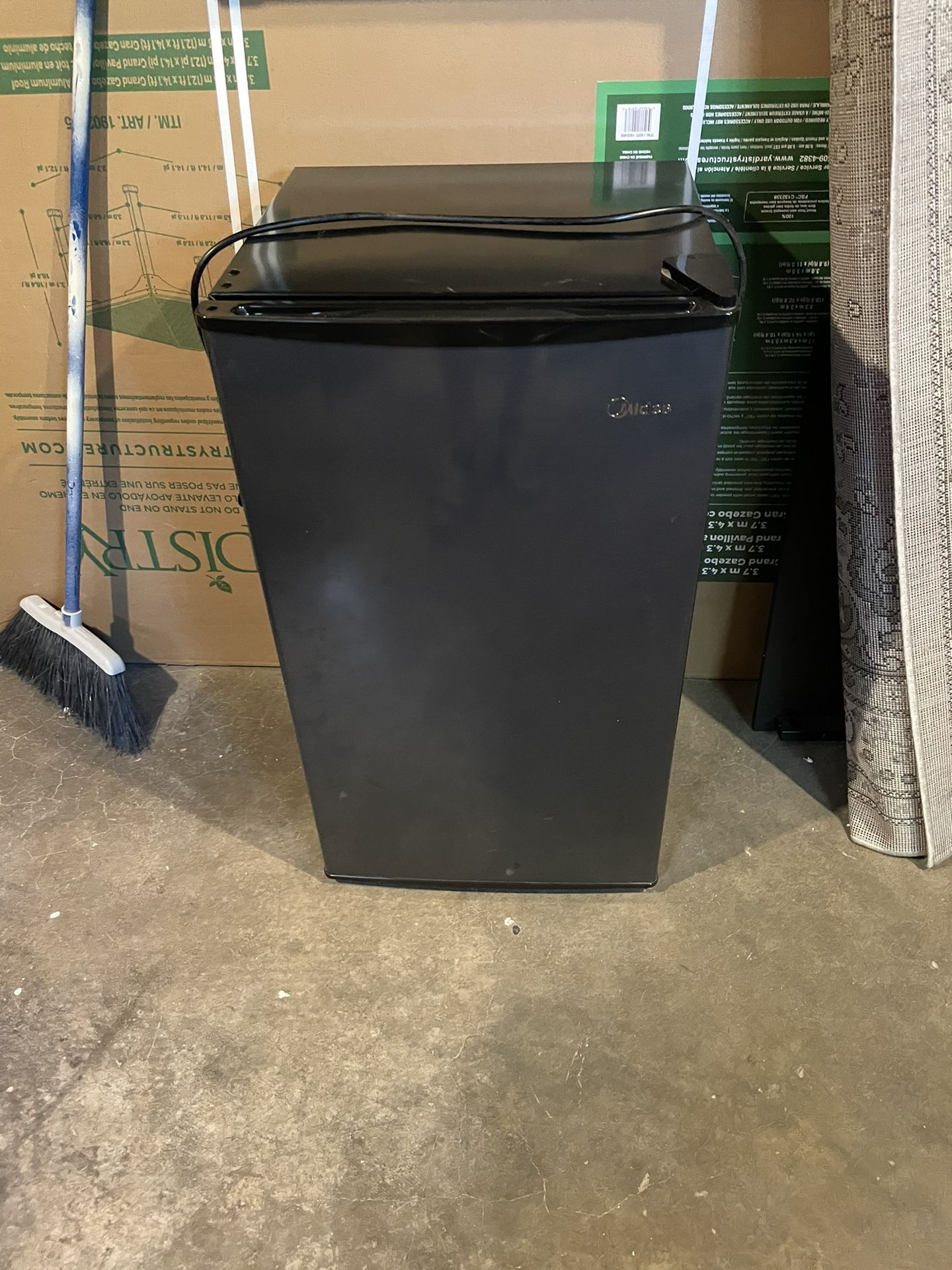 Midea Mini fridge 3.3cu Ft