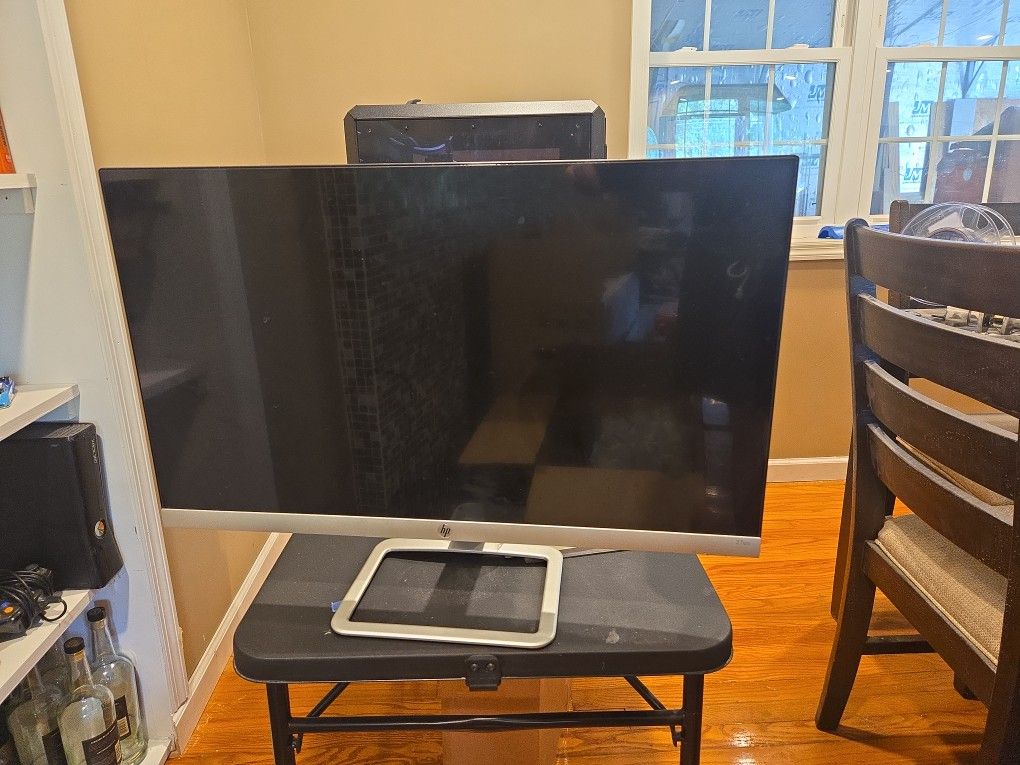 27 Inch HP Computer Monitor 27es