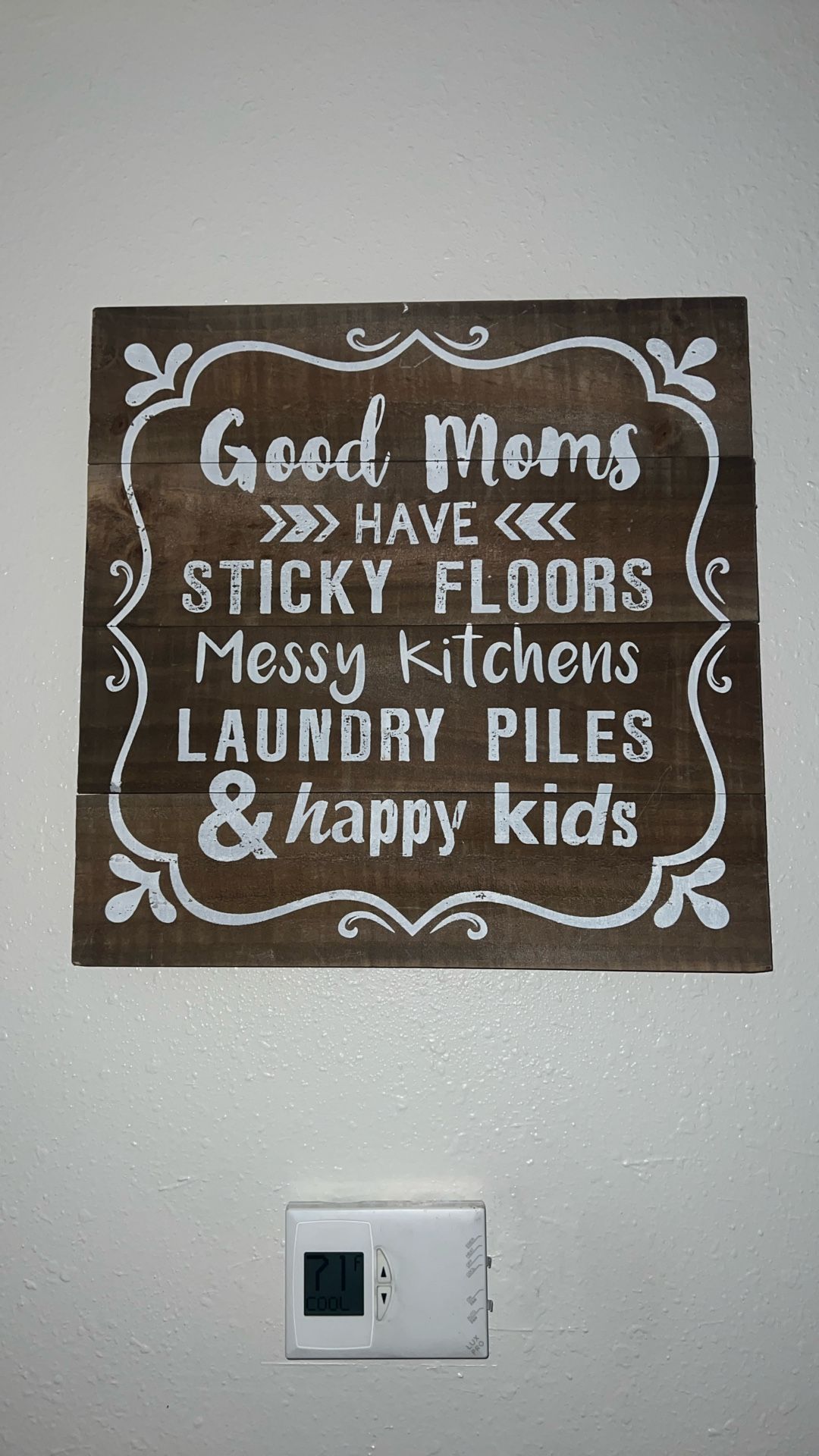 Wooden Good Moms Quote Decoration