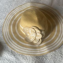 Cynthia Rowley Beach Floppy Brim Bucket Beanie Hat OS Gold/White