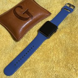 Apple Watch 3 !!!!!! Super Nice Clean Not Locked💋💋