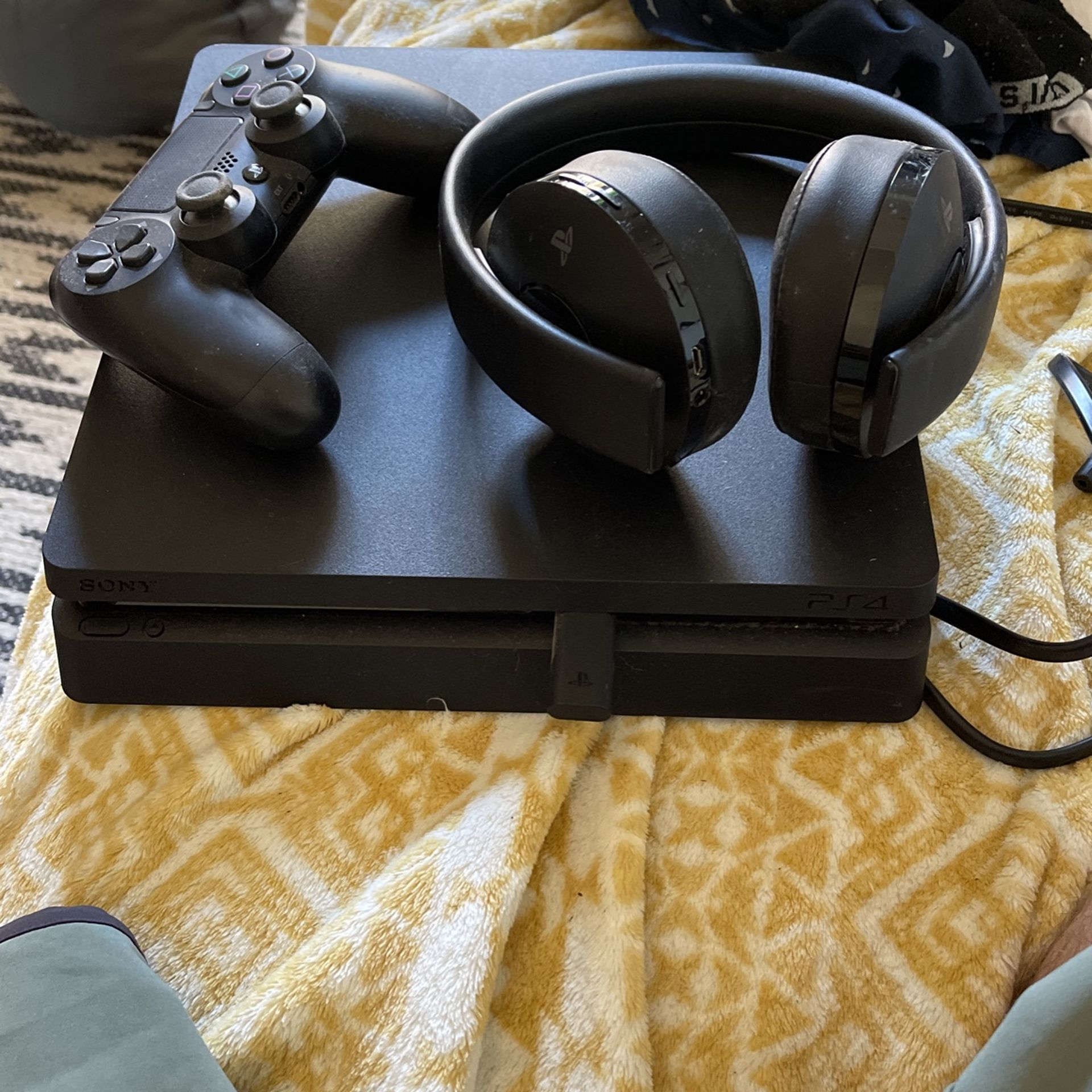 PS4 Slim/ Ps Gold Headphones (Bluetooth)