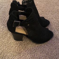 American Eagle Black Ankle Boots Size 7 1/2