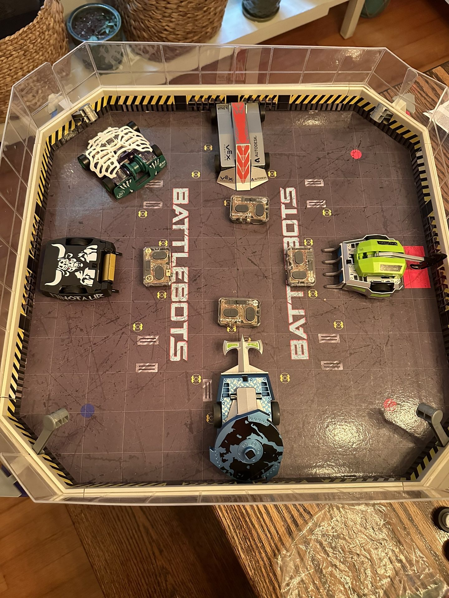 Hex BUG BATTLEBOTS Arena And 5 Robots plus More