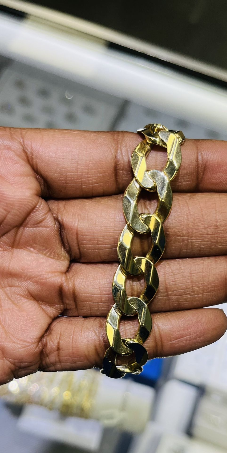 10kt Yellow Gold 13.5mm Curb Link Bracelet 30.40 grams