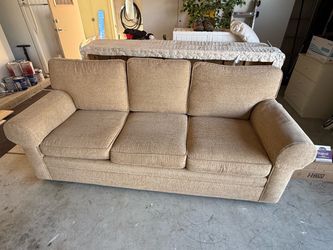 Thomasville Couch (Beige/light Gold)