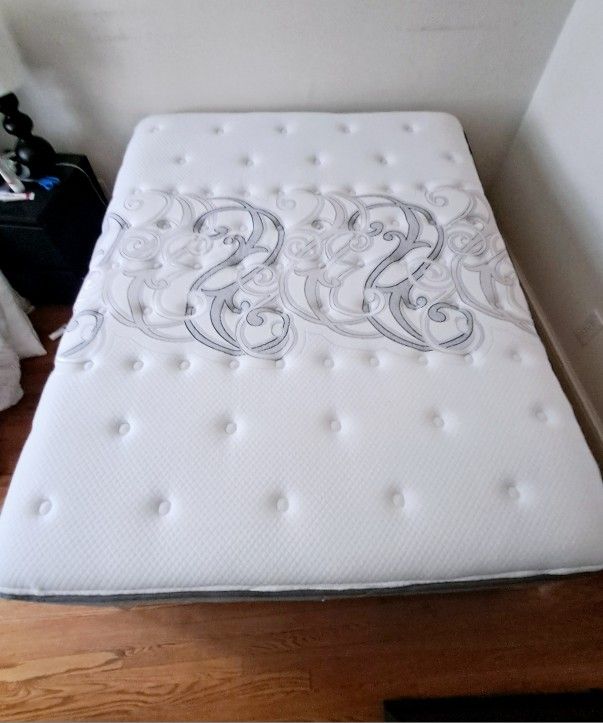 Queen Size Sealy Posturepedic Mattress, Boxspring, & Frame