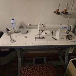 Juki DDL 8700H Industrial Sewing Machine With Table And Servo Motor 