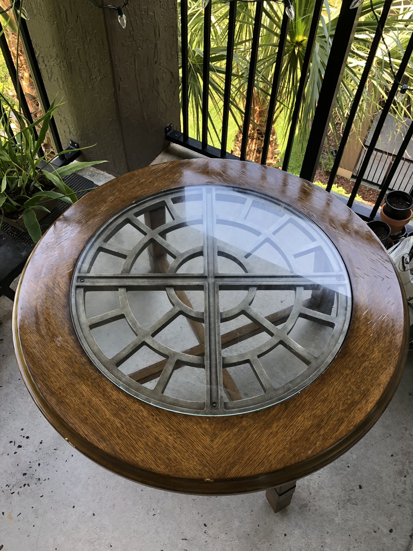 Mesa de centro para sala, en buenas condiciones $35