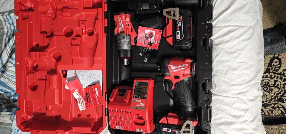 felling and cutting set with batteries and charger