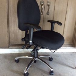 Task Office Chair Brand New Adjustable Side To Side And The Weight Limit Or Capacity Is 400 Pounds