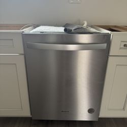 Whirlpool Dishwasher, Good Condition