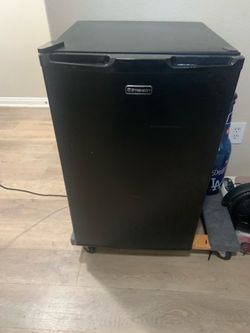Emerson mini fridge Emerson mini fridge