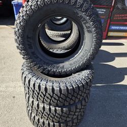 265/75R15 SET OF 4 NE WHITH INSTALLATION AND BALANCING