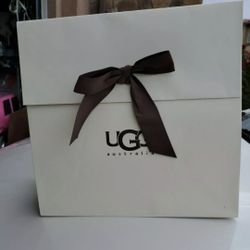Ugg  Gift Bag With 