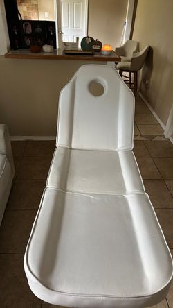 Lash or massage bed