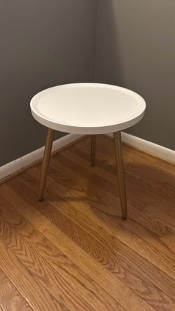 Round White Tray Top Side Table