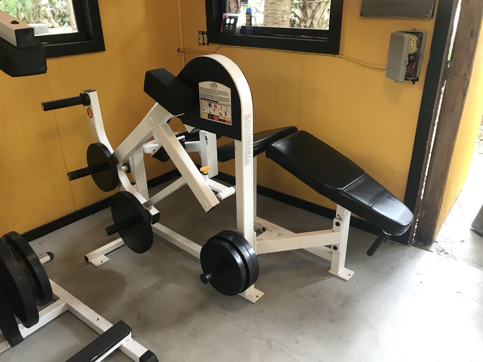 Like New Strive, lying glute leg curl Machine, plate loaded!!