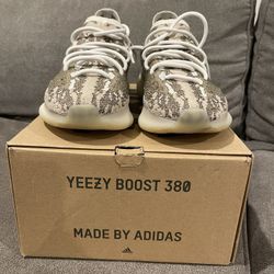 YEEZY 380 ‘PYRITE’ Sz. 10.5