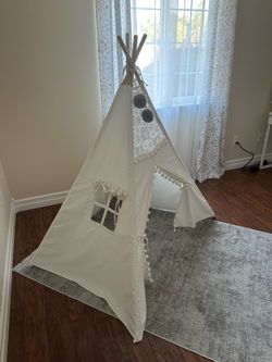 Kids play teepee tent