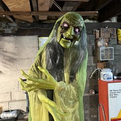 Spooky moving Halloween decor