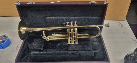 Yamaha YTR-232 Trumpet With case