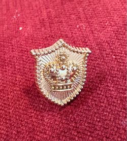 Never Used Vintage Gold Tone Crown Shield Brooch Crest Lapel Pin