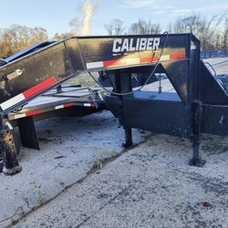 Caliber Gooseneck Deckover Trailer 