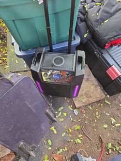 I'm pathfinder 3 speaker and pa and portable battery system