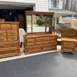 Broyhill 5 Pc Bedroom Set