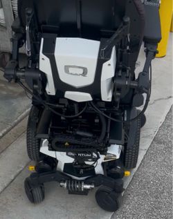 🔥 QUANTUM Q6 EDGE 2.0 iLEVEL POWER WHEELCHAIR — FULLY LOADED 🔥 🚚 DELIVERY INCLUDED WITHIN 100 MILES 🔋 NEW BATTERIES INCLUDED Extremely clean WHI