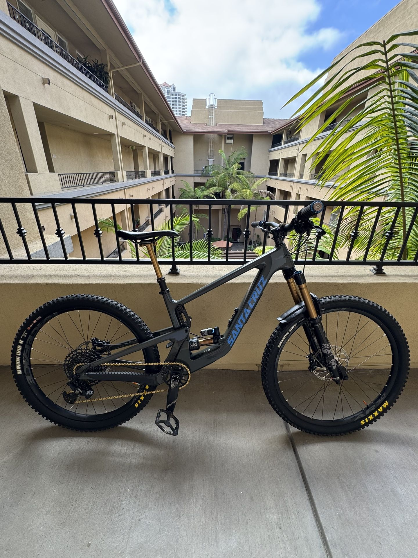 2022 Santa Cruz Bronson Carbon MX Med *Upgrades